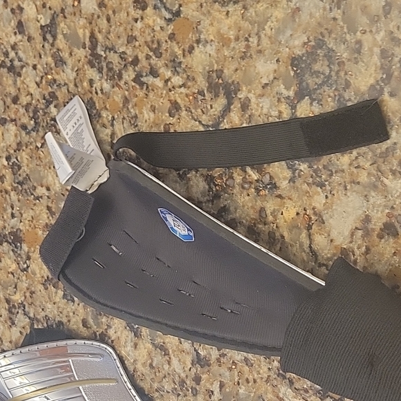 Adidas Predator Repliq Shinguards EUC - Picture 4 of 6